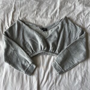 PrettyLittleThing Light Gray Cropped V-Neck Sweatshirt